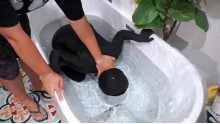 重度水刑 ストッキングとタイトヘッドカバー水をかける
